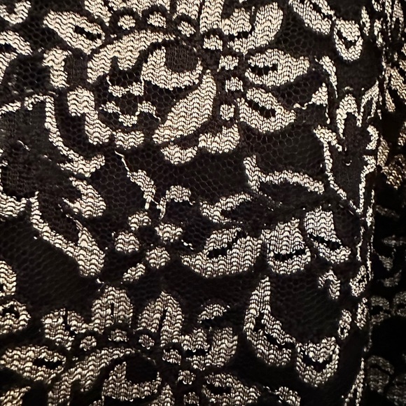 Elegant Black and White Lace Top - Picture 9 of 12